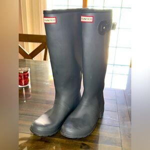 Women’s dark grey Hunter boots